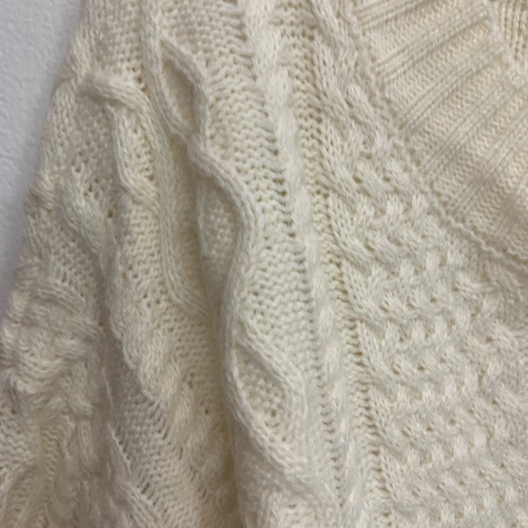 Sweater - Picture 5 of 10